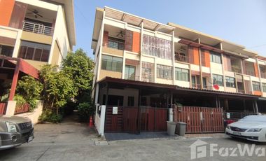 For rent 3 bedrooms townhouse in Bang Khae, Bangkok