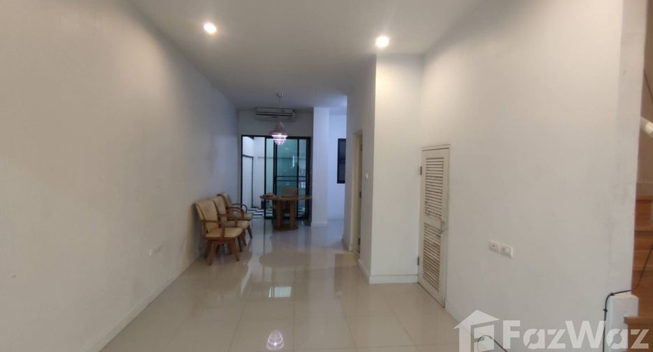 For rent 3 bedrooms townhouse in Bang Khae, Bangkok