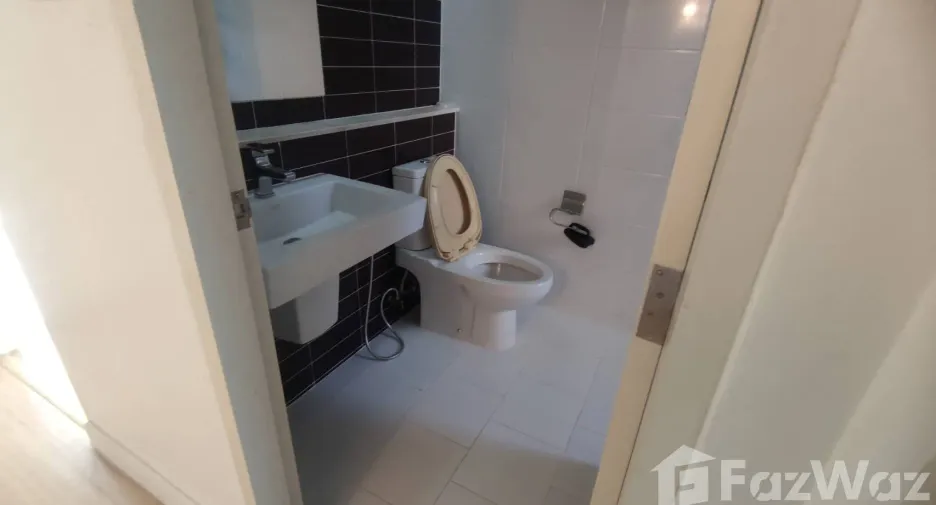 For rent 3 bedrooms townhouse in Bang Khae, Bangkok