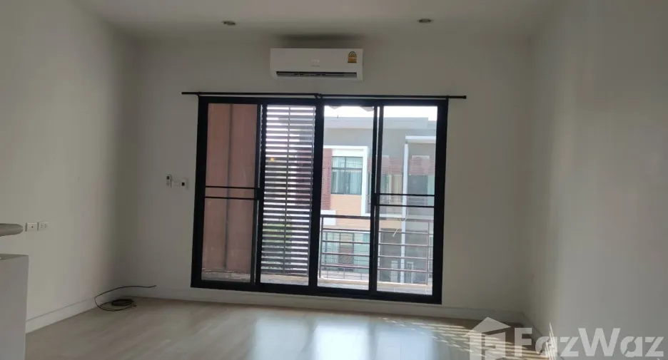 For rent 3 bedrooms townhouse in Bang Khae, Bangkok