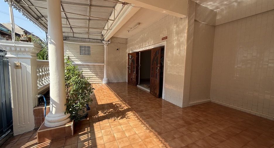 Reihenhaus zur Miete mit 3 Zimmer in Phra Khanong, Bangkok