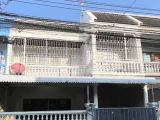 For rent 3 bedrooms townhouse in Phra Khanong, Bangkok