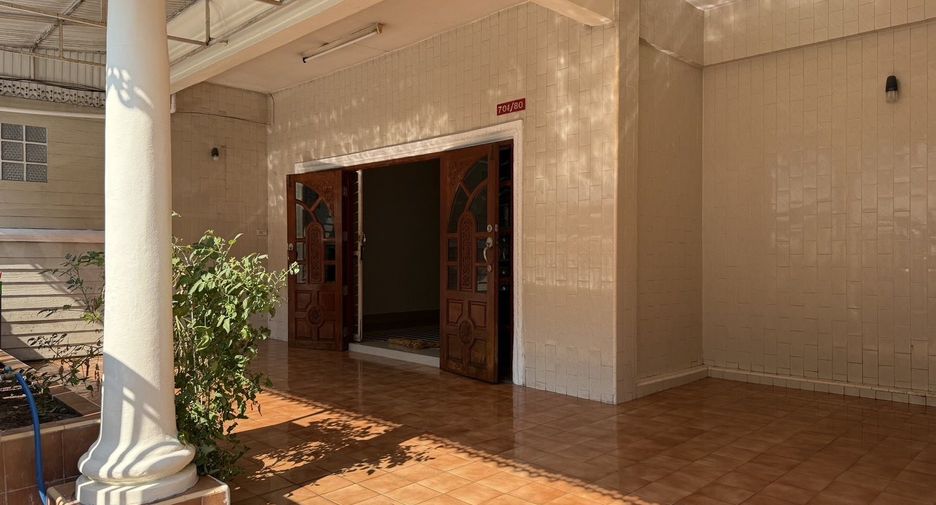 Reihenhaus zur Miete mit 3 Zimmer in Phra Khanong, Bangkok