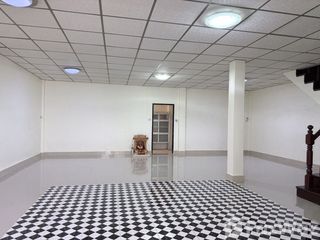 For rent 3 bedrooms townhouse in Phra Khanong, Bangkok