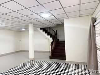 For rent 3 bedrooms townhouse in Phra Khanong, Bangkok