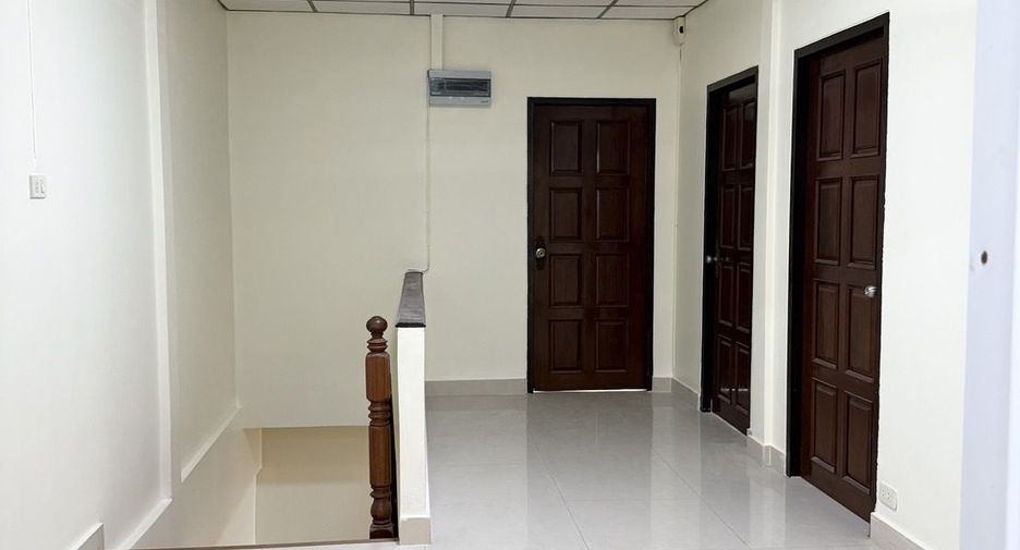 Reihenhaus zur Miete mit 3 Zimmer in Phra Khanong, Bangkok