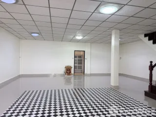 For rent 3 bedrooms townhouse in Phra Khanong, Bangkok