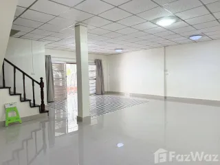For rent 3 bedrooms townhouse in Phra Khanong, Bangkok