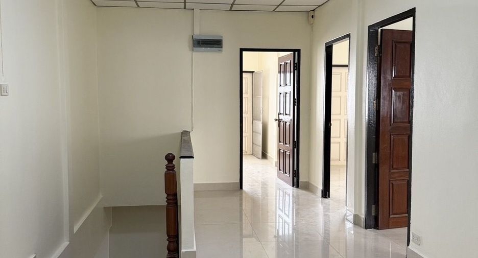 Reihenhaus zur Miete mit 3 Zimmer in Phra Khanong, Bangkok