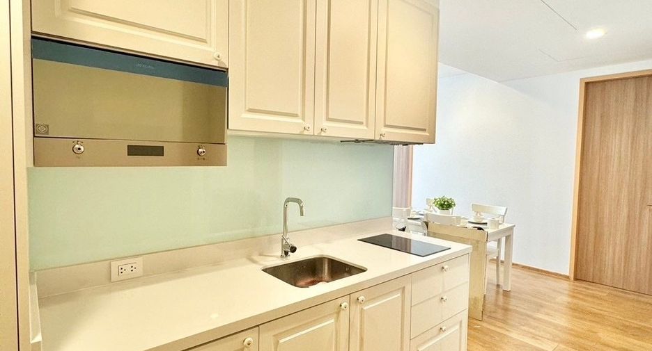 For rent 3 bedrooms condo in Watthana, Bangkok
