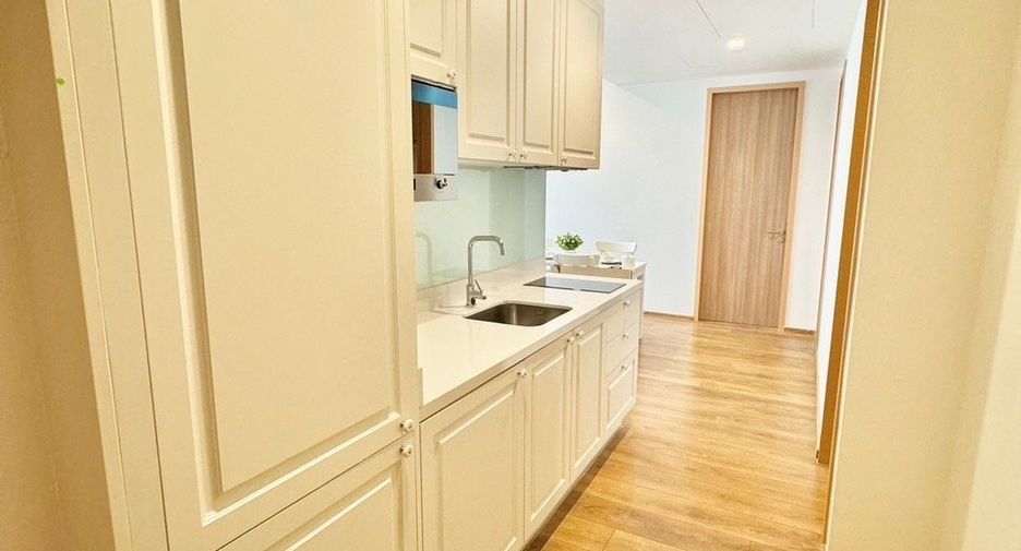 For rent 3 bedrooms condo in Watthana, Bangkok