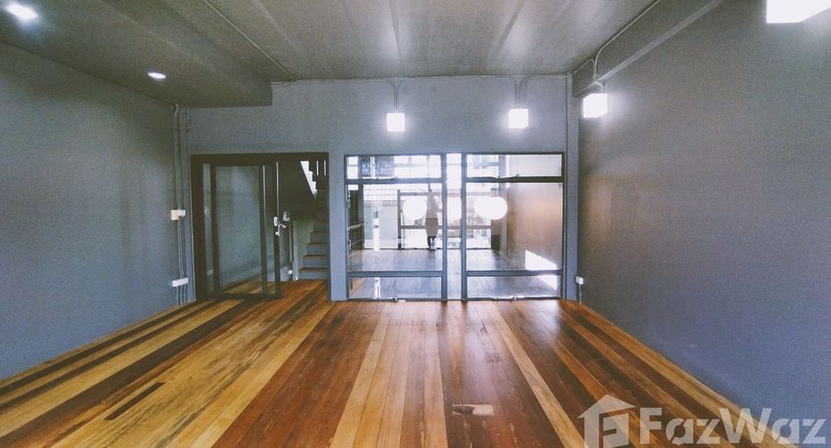 For rent 5 bedrooms townhouse in Chatuchak, Bangkok
