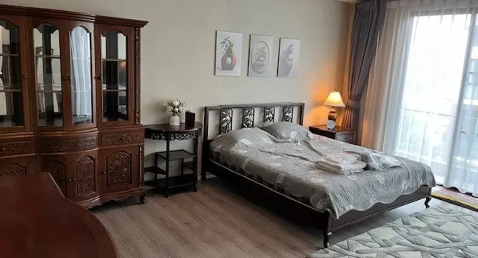 Casa adosada en alquiler de 3 habitaciones en Bang Khen, Bangkok