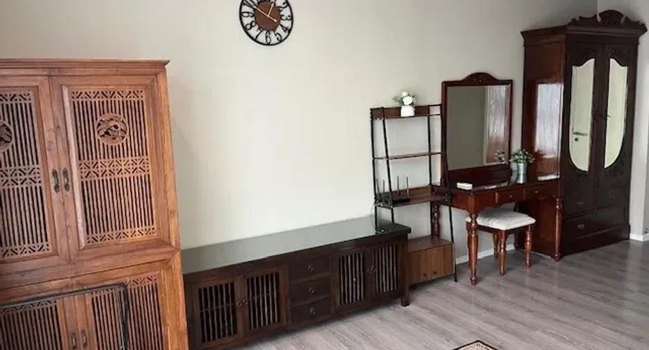 Casa adosada en alquiler de 3 habitaciones en Bang Khen, Bangkok
