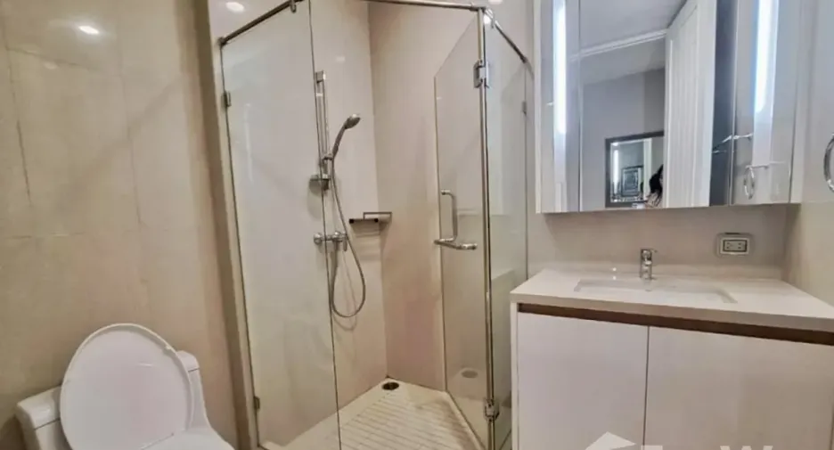 For rent 3 bedrooms condo in Pathum Wan, Bangkok