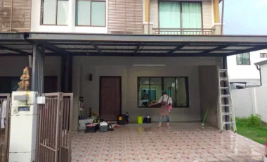 出租 3 卧室 联排别墅 在 Suan Luang, 曼谷