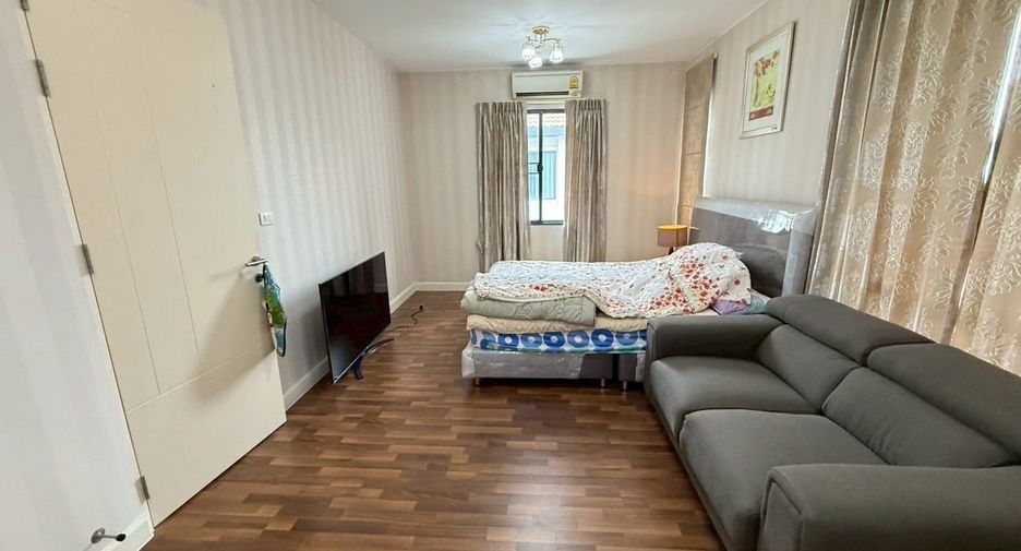 For rent 3 bedrooms house in Khlong Sam Wa, Bangkok