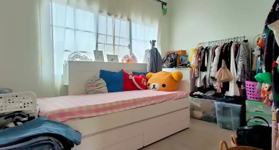 For rent 3 bedrooms townhouse in Phasi Charoen, Bangkok