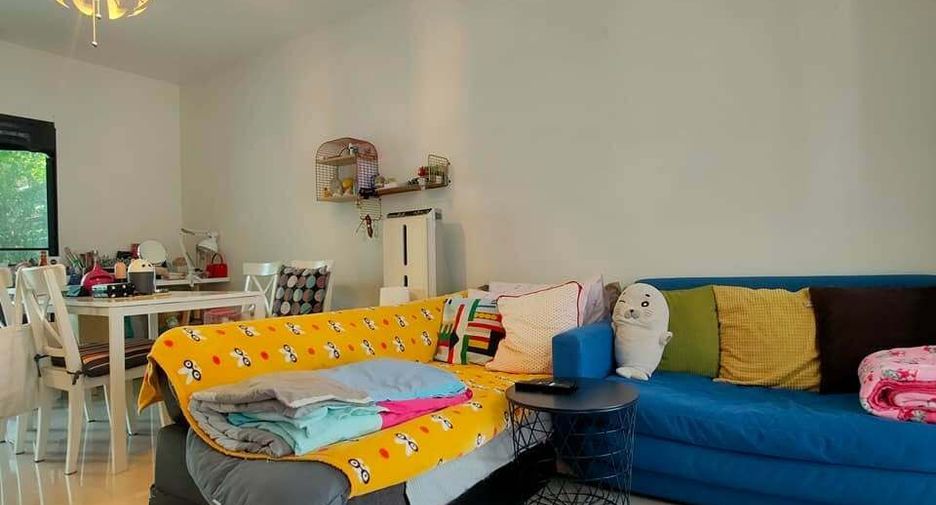 For rent 3 bedrooms townhouse in Phasi Charoen, Bangkok