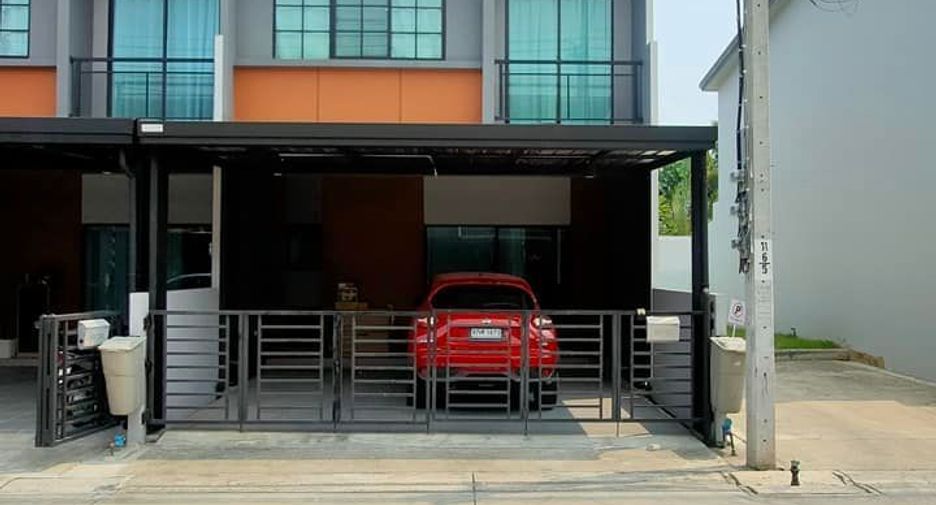 For rent 3 bedrooms townhouse in Phasi Charoen, Bangkok