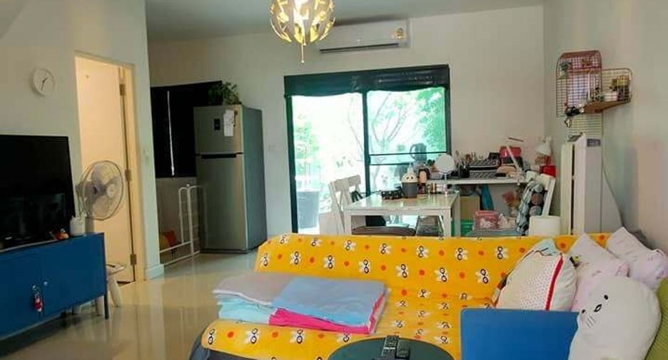 For rent 3 bedrooms townhouse in Phasi Charoen, Bangkok