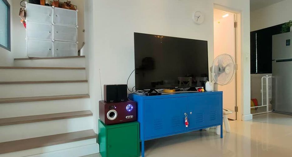 For rent 3 bedrooms townhouse in Phasi Charoen, Bangkok