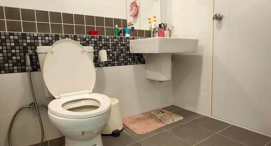 For rent 3 bedrooms townhouse in Phasi Charoen, Bangkok