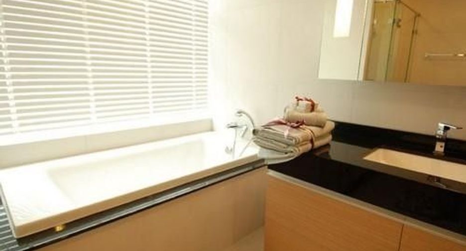For rent 3 bedrooms condo in Watthana, Bangkok