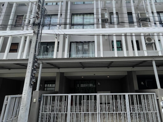 For rent 4 bedrooms townhouse in Mueang Samut Prakan, Samut Prakan