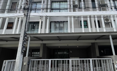 For rent 4 bedrooms townhouse in Mueang Samut Prakan, Samut Prakan