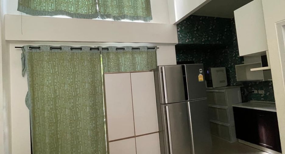 For rent 4 bedrooms townhouse in Mueang Samut Prakan, Samut Prakan