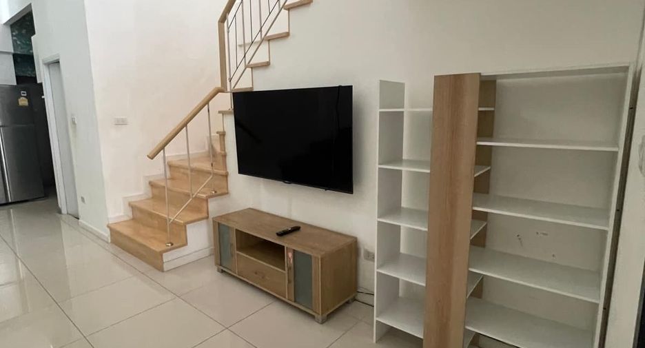 For rent 4 bedrooms townhouse in Mueang Samut Prakan, Samut Prakan