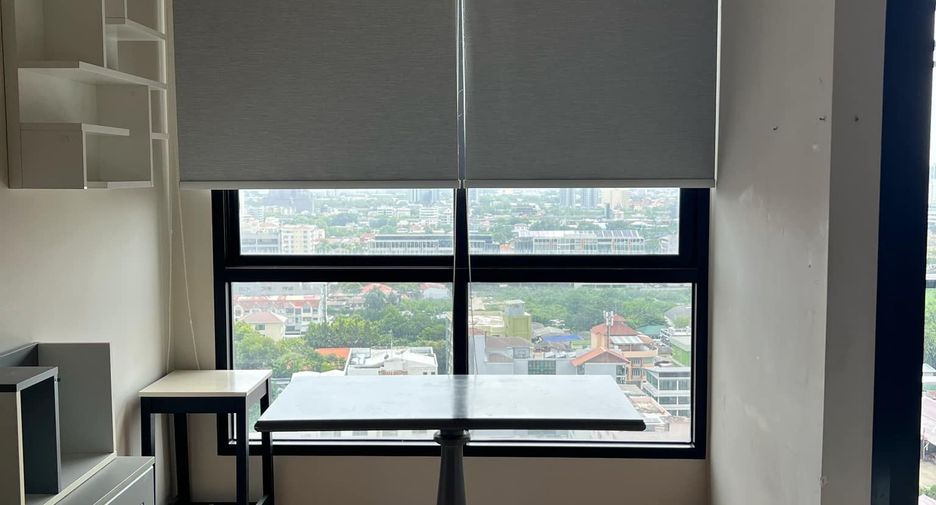 For rent studio condo in Phaya Thai, Bangkok