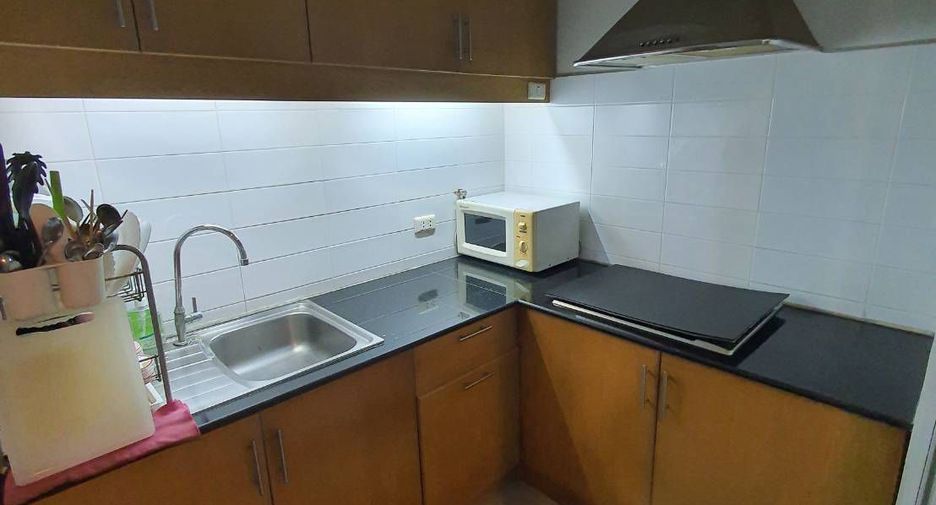 For rent 2 bedrooms condo in Watthana, Bangkok