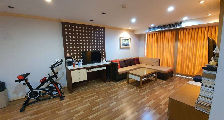 For rent 2 bedrooms condo in Watthana, Bangkok