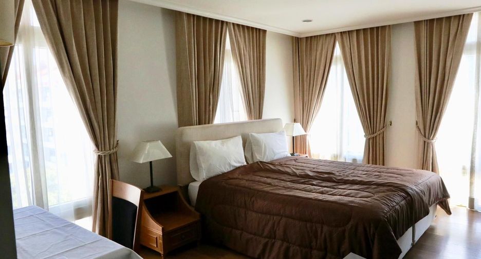 For rent 3 bedrooms condo in Watthana, Bangkok
