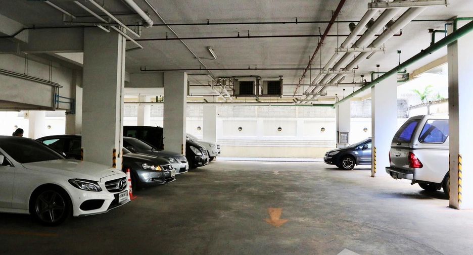 For rent 3 bedrooms condo in Watthana, Bangkok