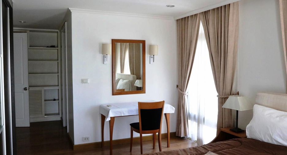 For rent 3 bedrooms condo in Watthana, Bangkok