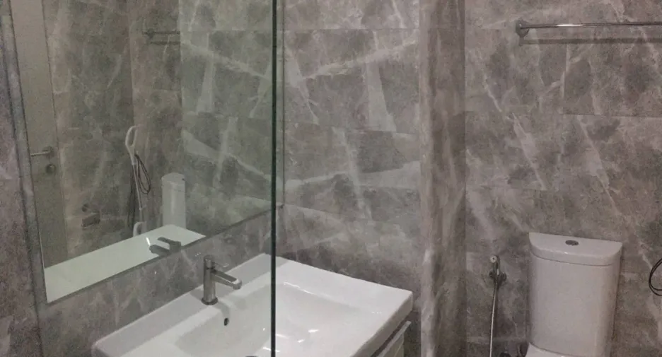 For rent studio condo in Pathum Wan, Bangkok