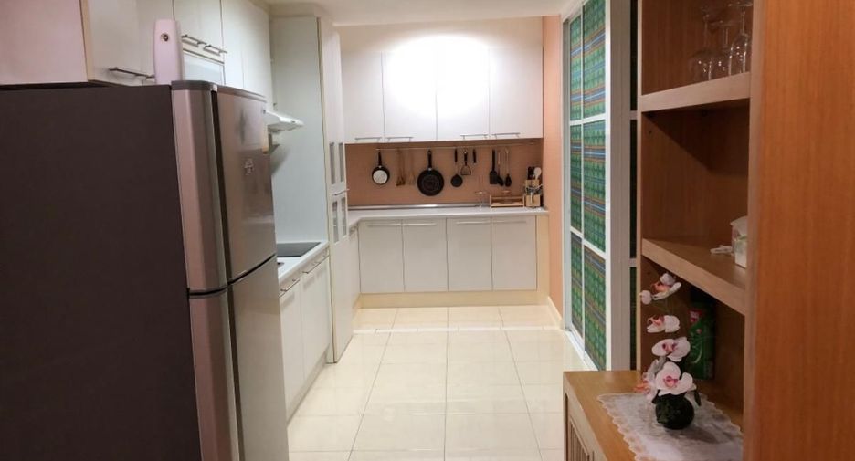ให้เช่า 3 ห้องนอน คอนโด ใน วัฒนา, กรุงเทพฯ
