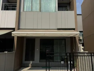 出租 3 卧室 联排别墅 在 Saphan Sung, 曼谷