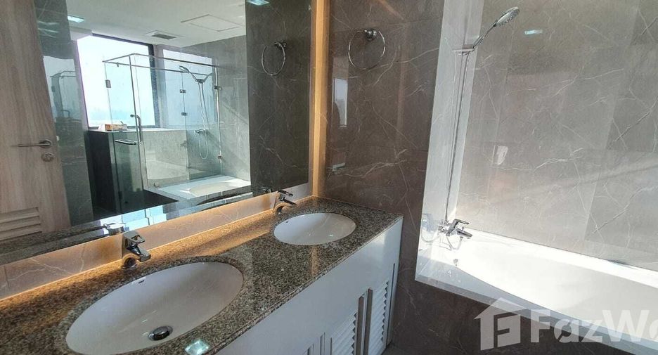 For rent 3 bedrooms condo in Khlong Toei, Bangkok