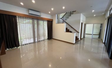 À louer 4 chambres maison à Watthana, Bangkok