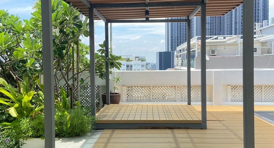 For rent 2 bedrooms apartment in Watthana, Bangkok