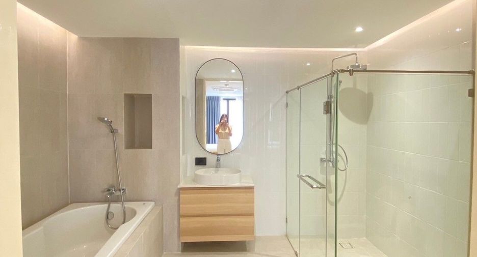 For rent 2 bedrooms apartment in Watthana, Bangkok