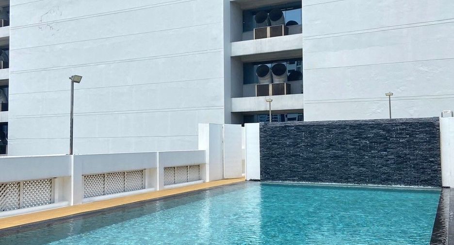 For rent 2 bedrooms apartment in Watthana, Bangkok