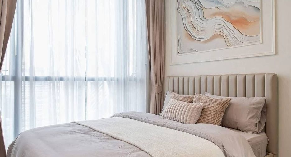 For rent 3 bedrooms condo in Pathum Wan, Bangkok