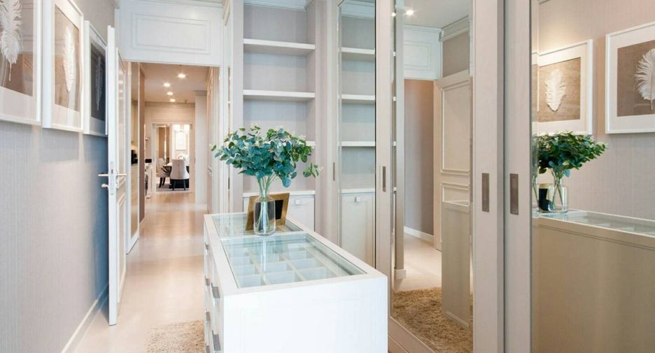 For rent 3 bedrooms condo in Pathum Wan, Bangkok