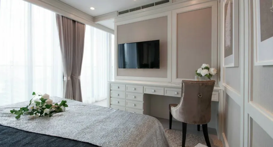 For rent 3 bedrooms condo in Pathum Wan, Bangkok