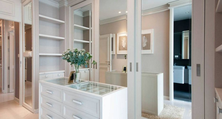 For rent 3 bedrooms condo in Pathum Wan, Bangkok